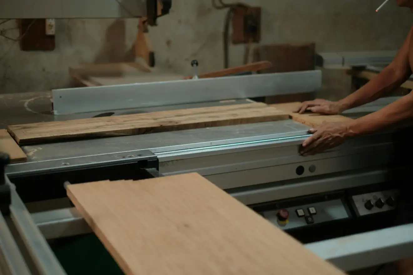 How to Choose a Panel Saw Machine for Cabinet and Furniture Shops